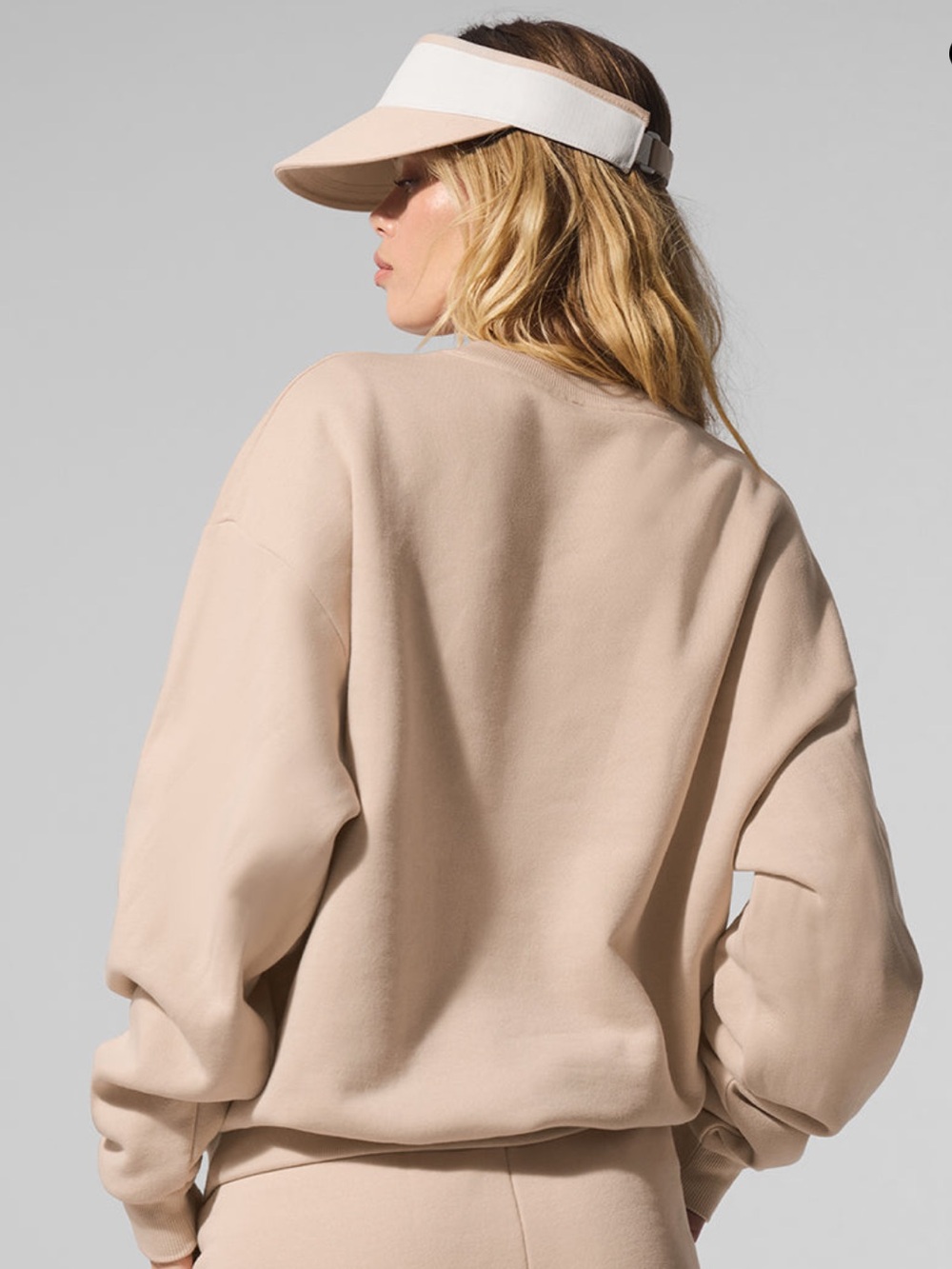 🤍NWT rare ALO Yoga accolade crewneck Sweatshirt in Macademia